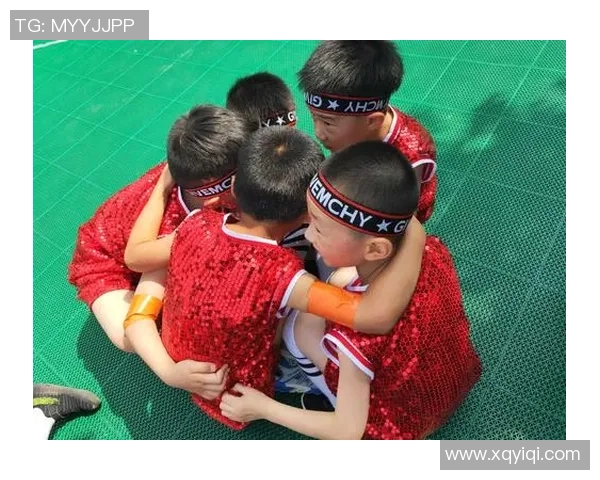 毕业快乐足球青春同行梦想启航共创美好未来